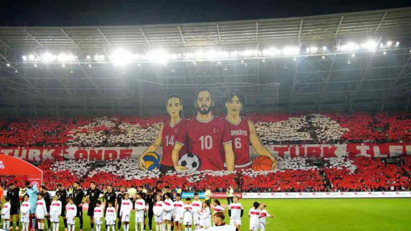 Filistinli çocuklar, milli futbolcularla birlikte seremoniye çıktı