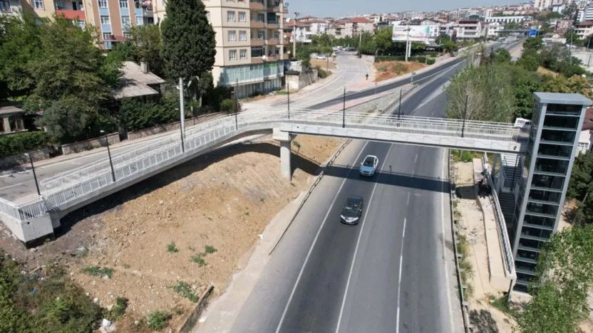 Gebze'de üst geçit asansörü bakıma alındı