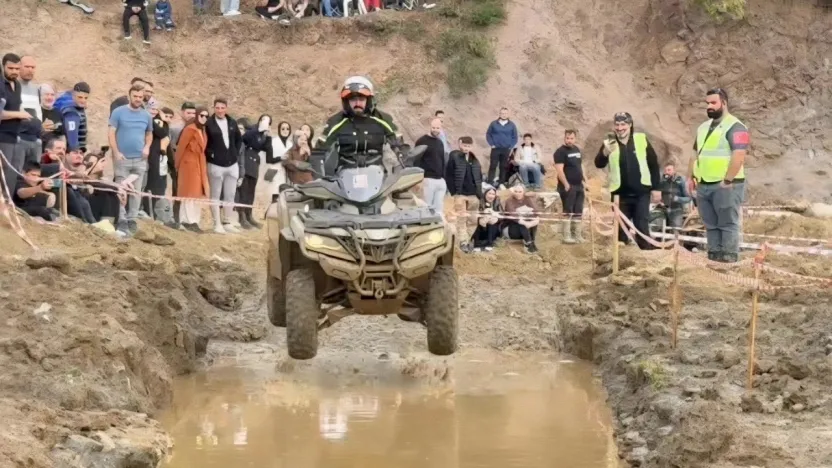 ATV tutkunları zorlu parkurda mücadele etti