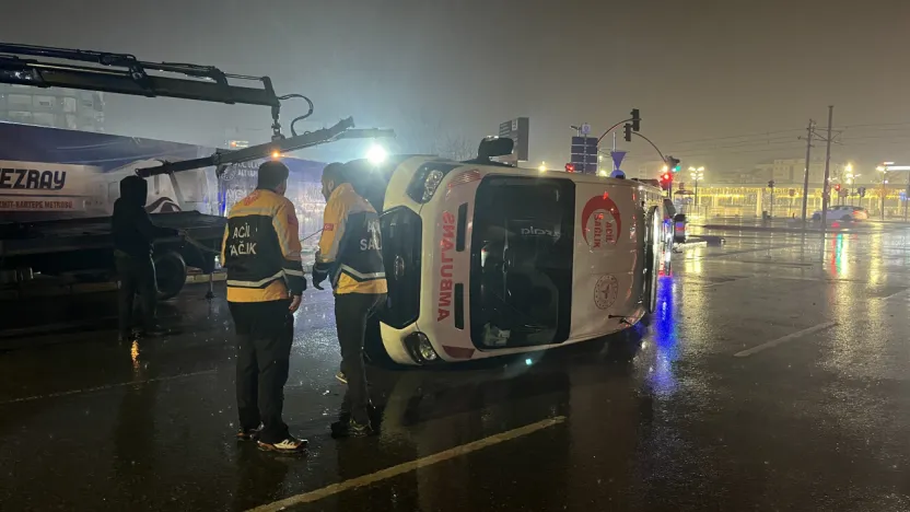 İzmit'te ambulans kazaya karıştı: 6 yaralı