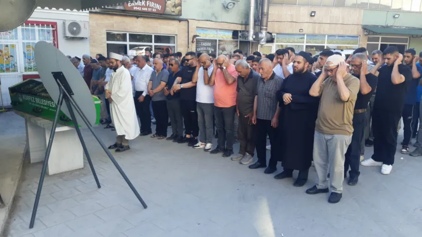 Kazada ölen 2 genç toprağa verildi