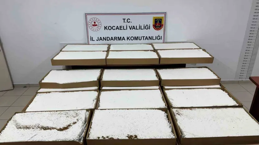 Kocaeli'de araçta 3 buçuk milyon liralık makaron ele geçti