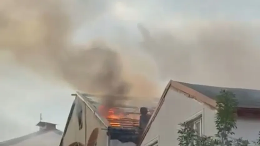 Kocaeli'de çatı yangını korkuttu