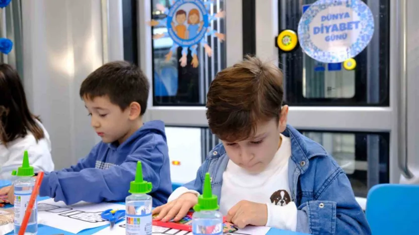 Kocaeli'de diyabetli çocuklar için tramvay süslendi