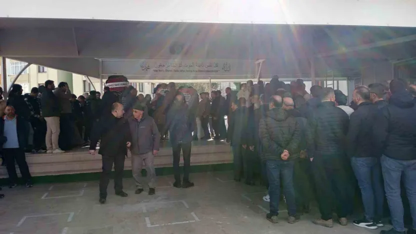 Kocaeli'de forkliftin altında kalan işçi son yolculuğuna uğurlandı