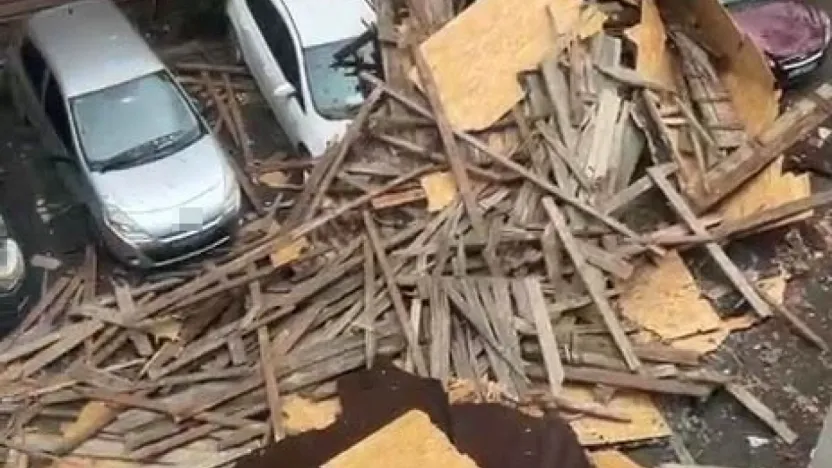 Kocaeli'de sadece bir mahallede 186 evin çatısı uçtu