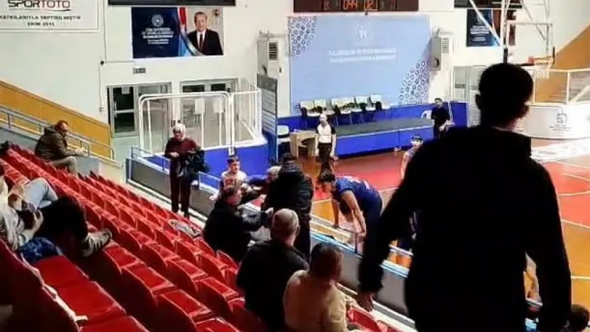 Kocaeli'de U16 basketbol maçında yumruklar havada uçuştu