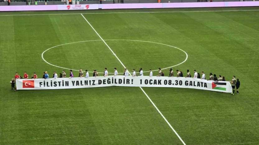 Kocaeli'de takımlar sahaya Filistin pankartıyla çıktı