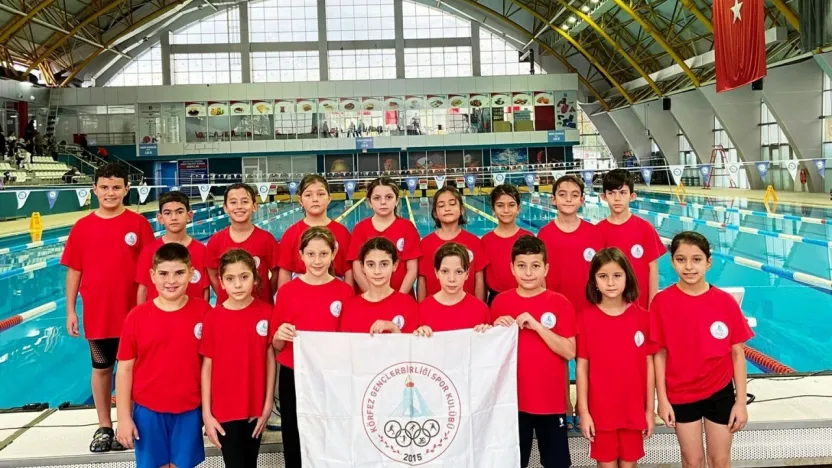 Körfezli yüzücüler şampiyon oldu