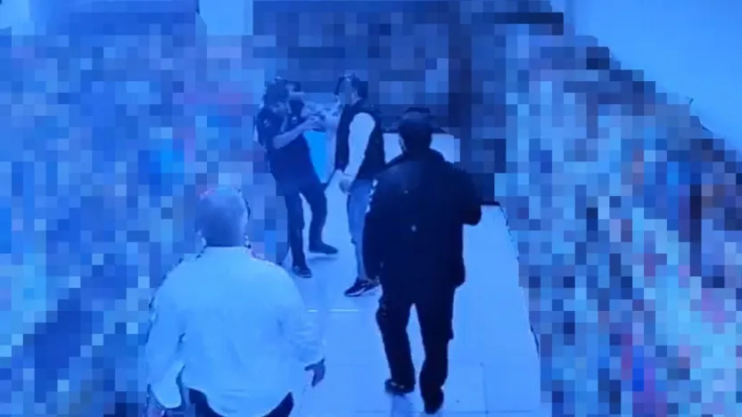 Markette şeker dökme kavgası kameralarda!