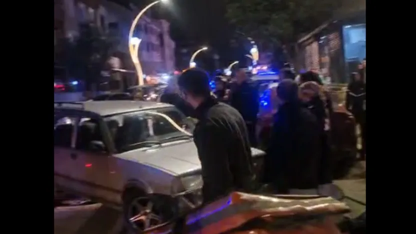 Motosiklet ile otomobil çarpıştı