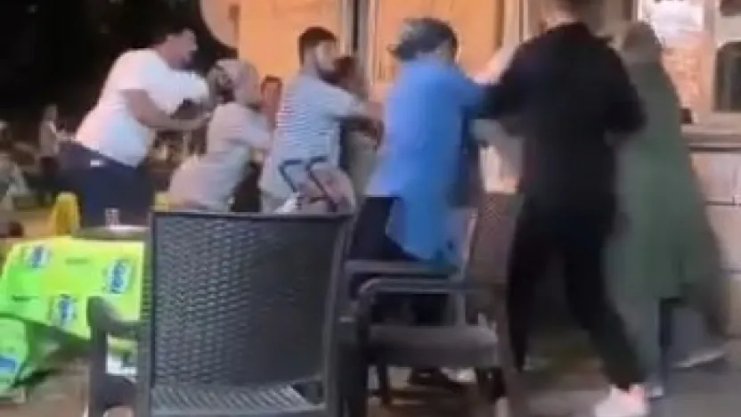 Sahilde kadınlar birbirine girdi