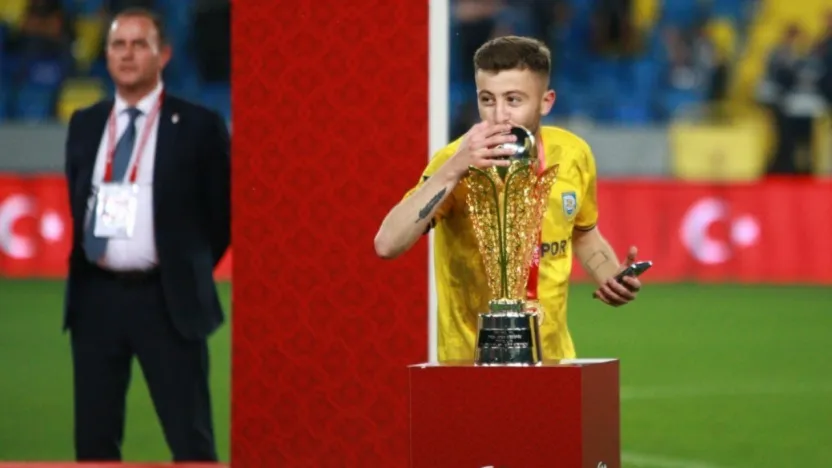 Silahlı kavgada ağır yaralanan futbolcudan kötü haber