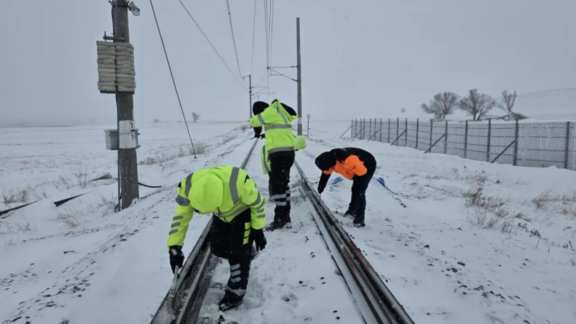 TCDD'den demiryollarında kar mesaisi