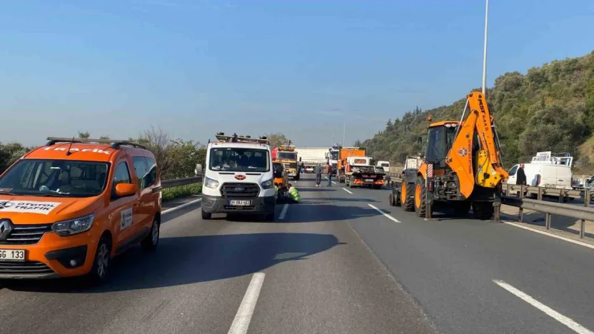Tır kazası TEM'i kilitledi