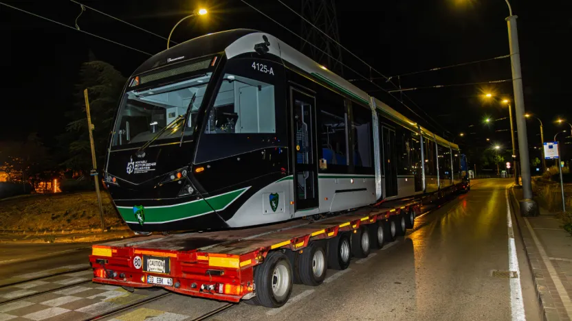 Tramvay filosuna yeni üye, 7.tramvay da raylarla buluştu