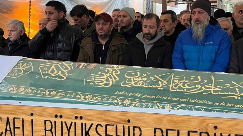 Ünlü oyuncunun babası İzmit'ten son yolculuğuna uğurlandı