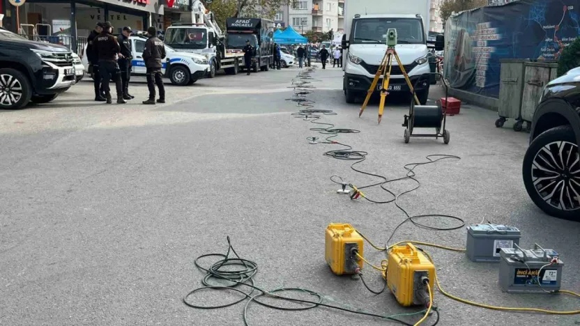 Uzman ekipler, Gebze'de yerin altını inceliyor