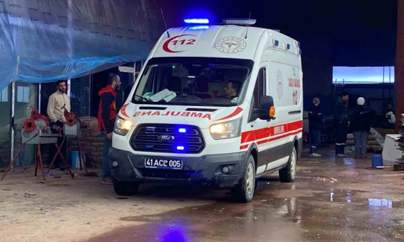 3 metre derinliğindeki boş akvaryuma düştü