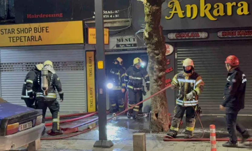 7 katlı binanın çatısında korkutan yangın