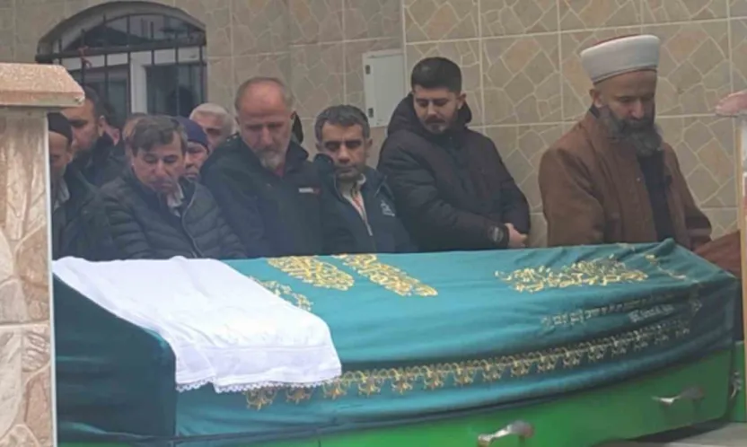 Ankara'da aile katliamı yapan ve intihar eden şahıs ile annesi Gebze'de defnedildi