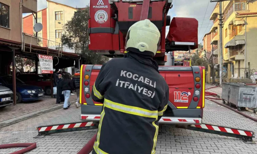 Apartmanın 2. katı alev alev yandı