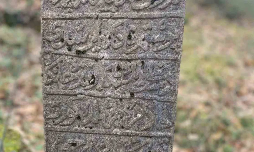 Asırlık Osmanlı mezarları yeniden ayağa kaldırıldı