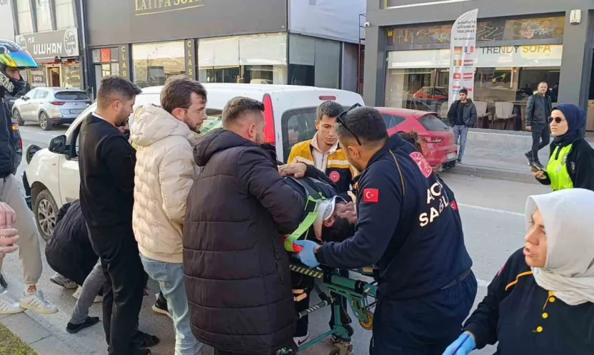 Hafif ticari araç cipe çarptı: 1 yaralı