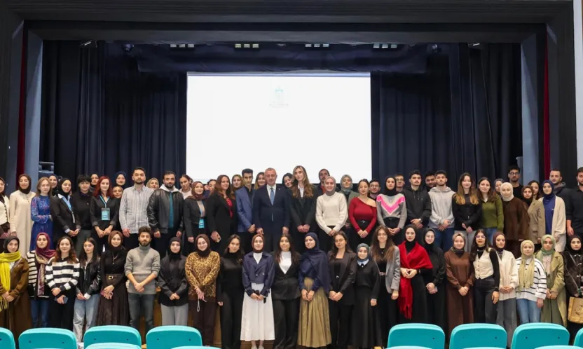 Büyükakın geleceğin lider adayları ile bir araya geldi