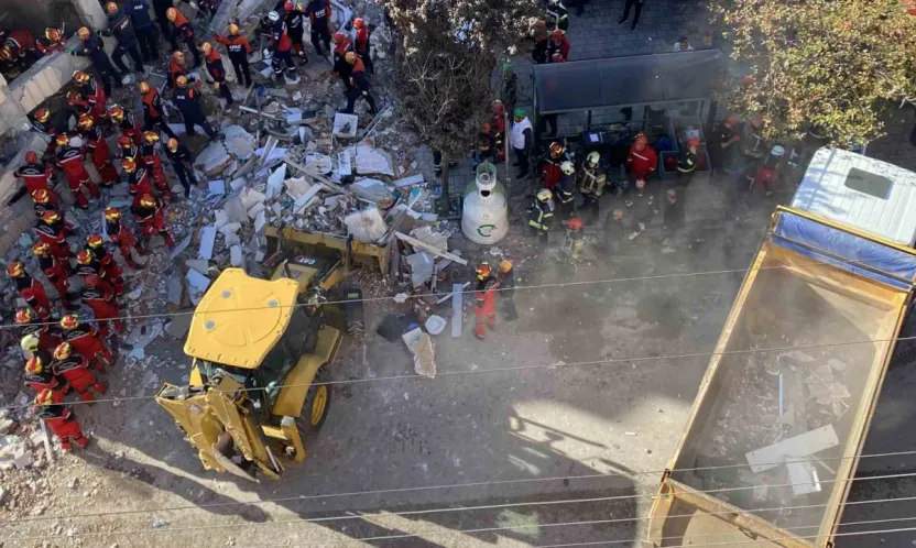 Çöken binadaki eczacı: Belki enkaz altında biz de kalmış olacaktık