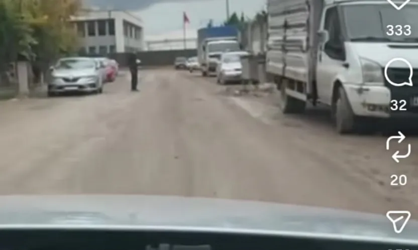 Çukurlar gençler tarafından tiye alındı