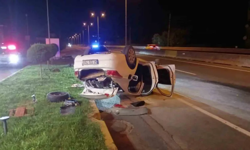 D-130 kara yolunda otomobil takla attı: 3 yaralı