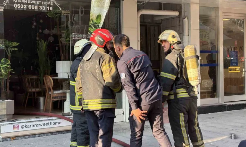 Depoda başlayan yangın mahallede paniğe yol açtı