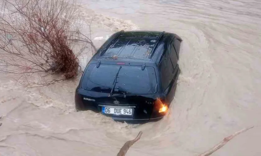 Dereye sürüklenen araç ertesi gün ortaya çıktı