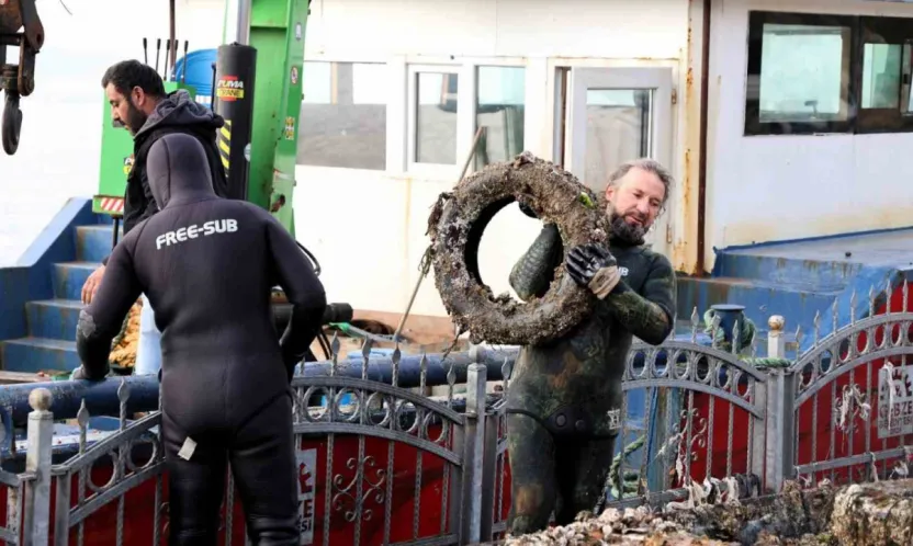 Eskihisar Sahili'nde ekosistemi canlandıracak dip temizliği yapıldı