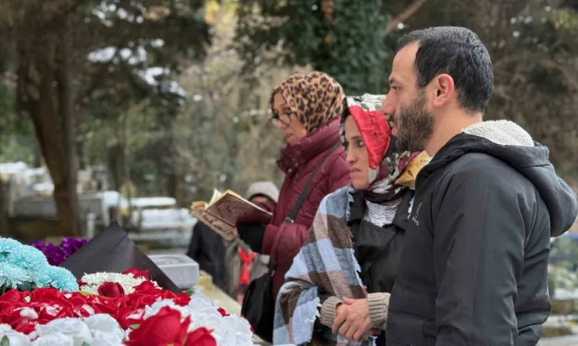 Ferdi Tayfur vefatının 1. yıl dönümünde mezarı başında anıldı