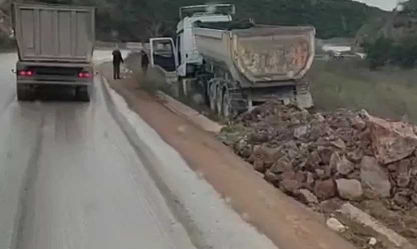 Freni boşalan damperli güçlükle durabildi