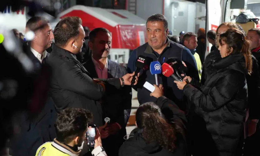 Gebze'de 40'ın üzerinde uzman bölgede inceleme yapıyor