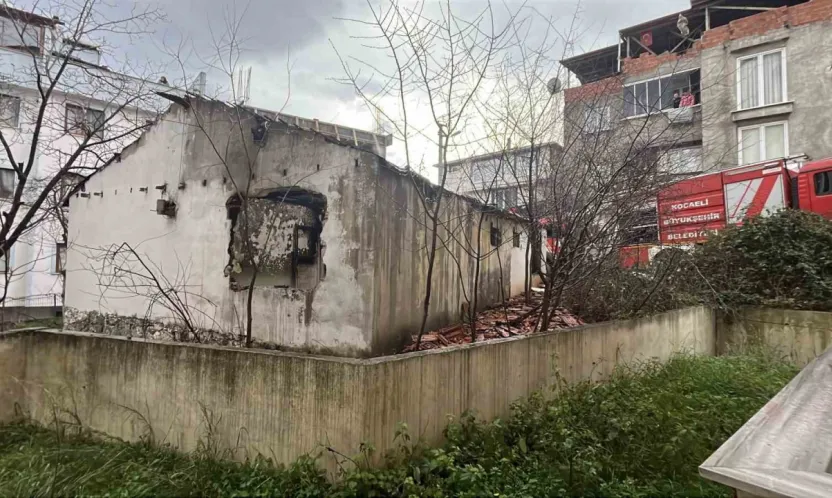 Gebze'de metruk evde yangın çıktı