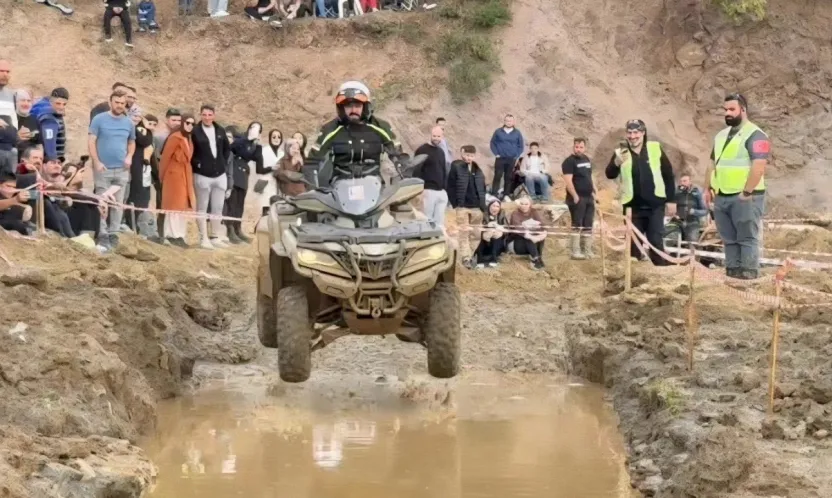 ATV tutkunları zorlu parkurda mücadele etti