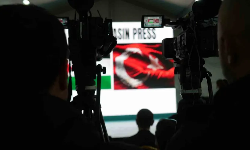 İsrail'in saldırısında bacağını kaybeden Gazzeli gazeteci meslektaşlarına seslendi