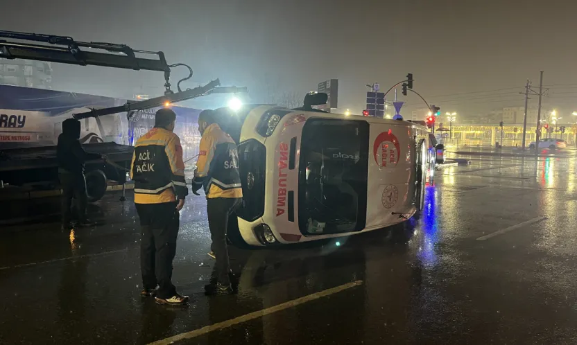 İzmit'te ambulans kazaya karıştı: 6 yaralı