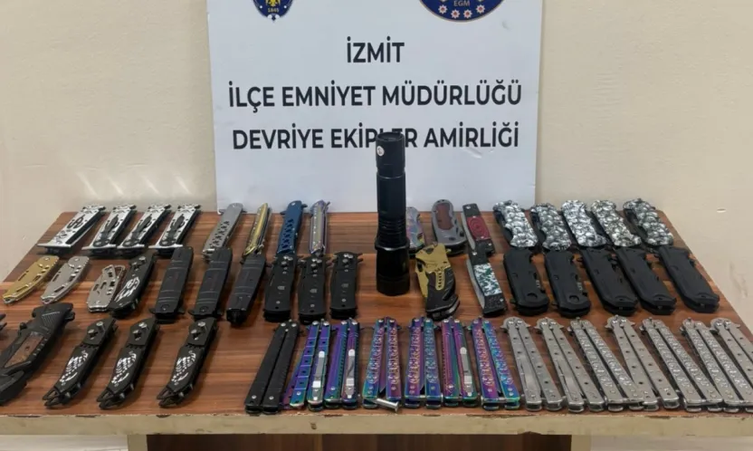 İzmit'te iki çocuğun üzerinde 52 kesici alet ele geçirildi