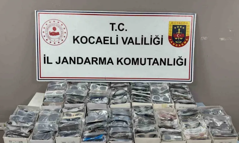 Kocaeli'de 2,6 milyon TL'lik kaçak gözlük ve tütün operasyonu