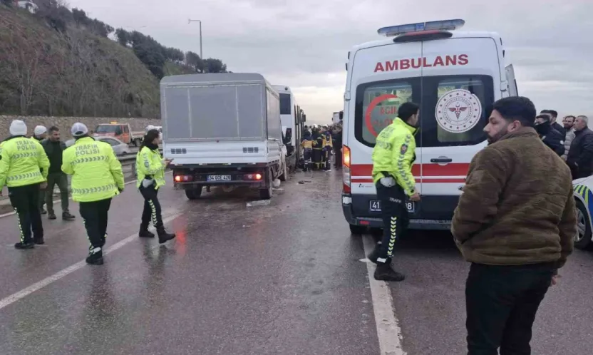 Kocaeli'de 3 araçlı zincirleme kaza: Yaralılar var