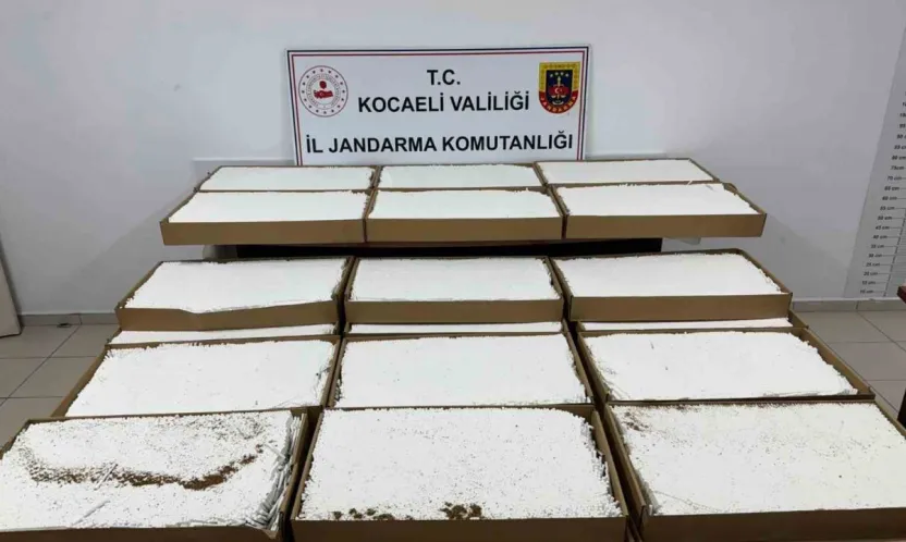 Kocaeli'de araçta 3 buçuk milyon liralık makaron ele geçti