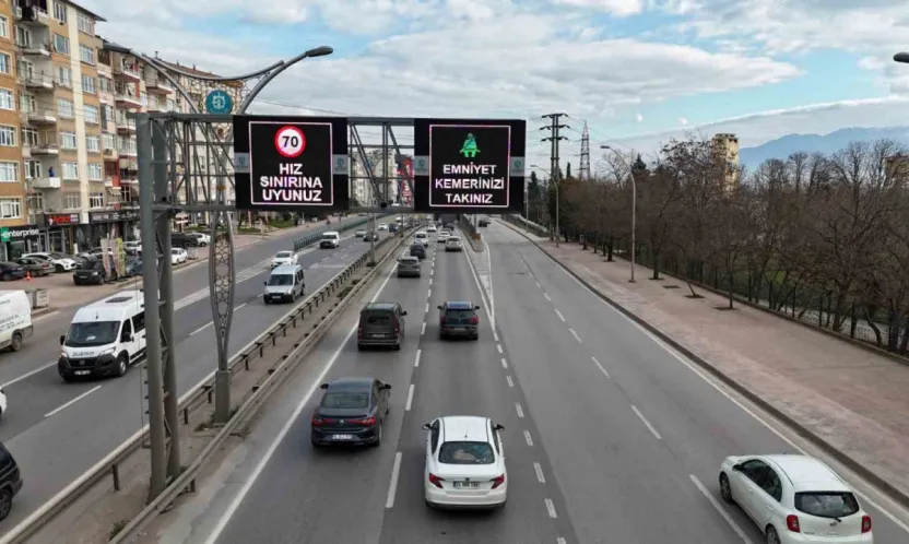 1,7 ton yakıt ve 3,2 ton karbon tasarrufuyla akıllı trafik