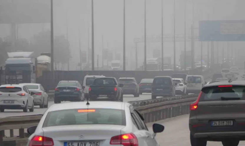 Kocaeli'de etkili olan sis sürücülere zor anlar yaşattı