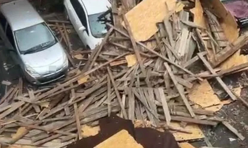 Kocaeli'de sadece bir mahallede 186 evin çatısı uçtu