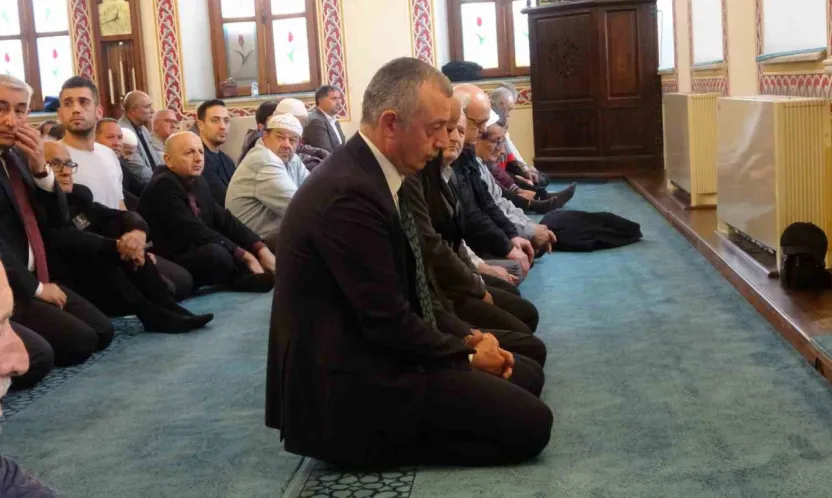 Vali Aktaş, Atatürk için okutulan mevlide katıldı